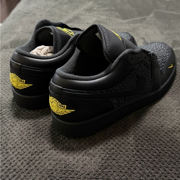 Jordan 1 low SE Black elephant print and yellow accents size 12 - Picture 2 of 7
